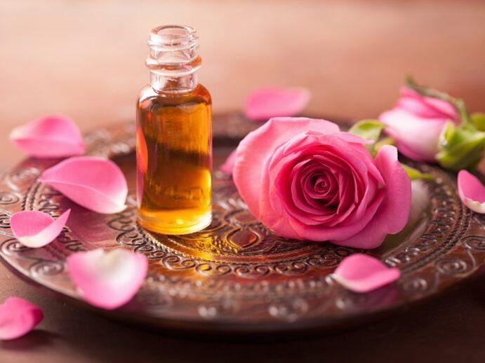 Rožių aliejus gali būti ypač naudingas odos ląstelių atsinaujinimui. 